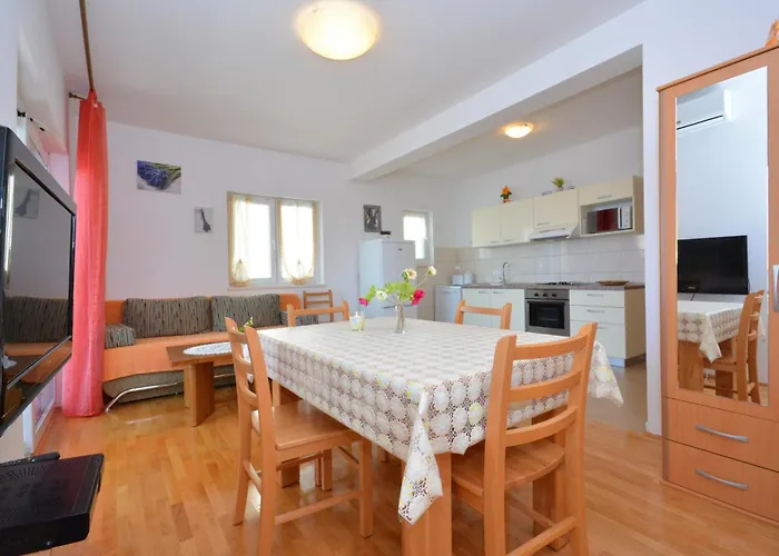 Apartments Punta Milna